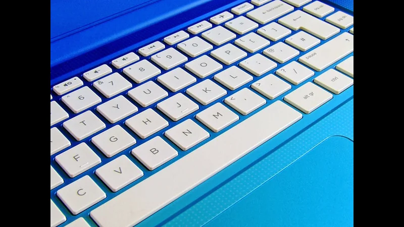 How Motherboards Work - Computer & Hardware detailed view